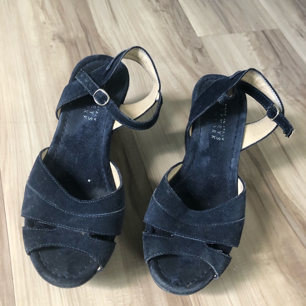 Barney’s navy wedges